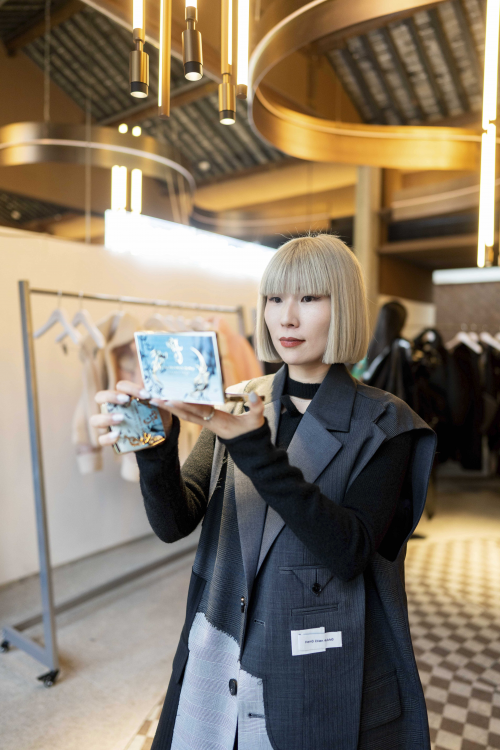 雅诗兰黛 x FENG CHEN WANG全新设计师联名限定彩妆系列 美有自由 无可界定